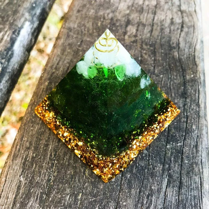 Orgone 0661087e1ceb Crystaluck Heart of Nature Green Jade & Clear Quartz Orgone Pyramid 8x8cm for energy balancing, meditation and home decor