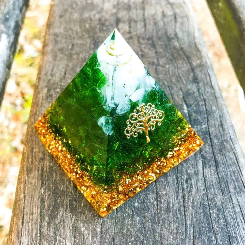 Orgone 2f0ffcf9ef1d Crystaluck Heart of Nature Green Jade & Clear Quartz Orgone Pyramid 6x6cm for energy balancing, meditation and home decor